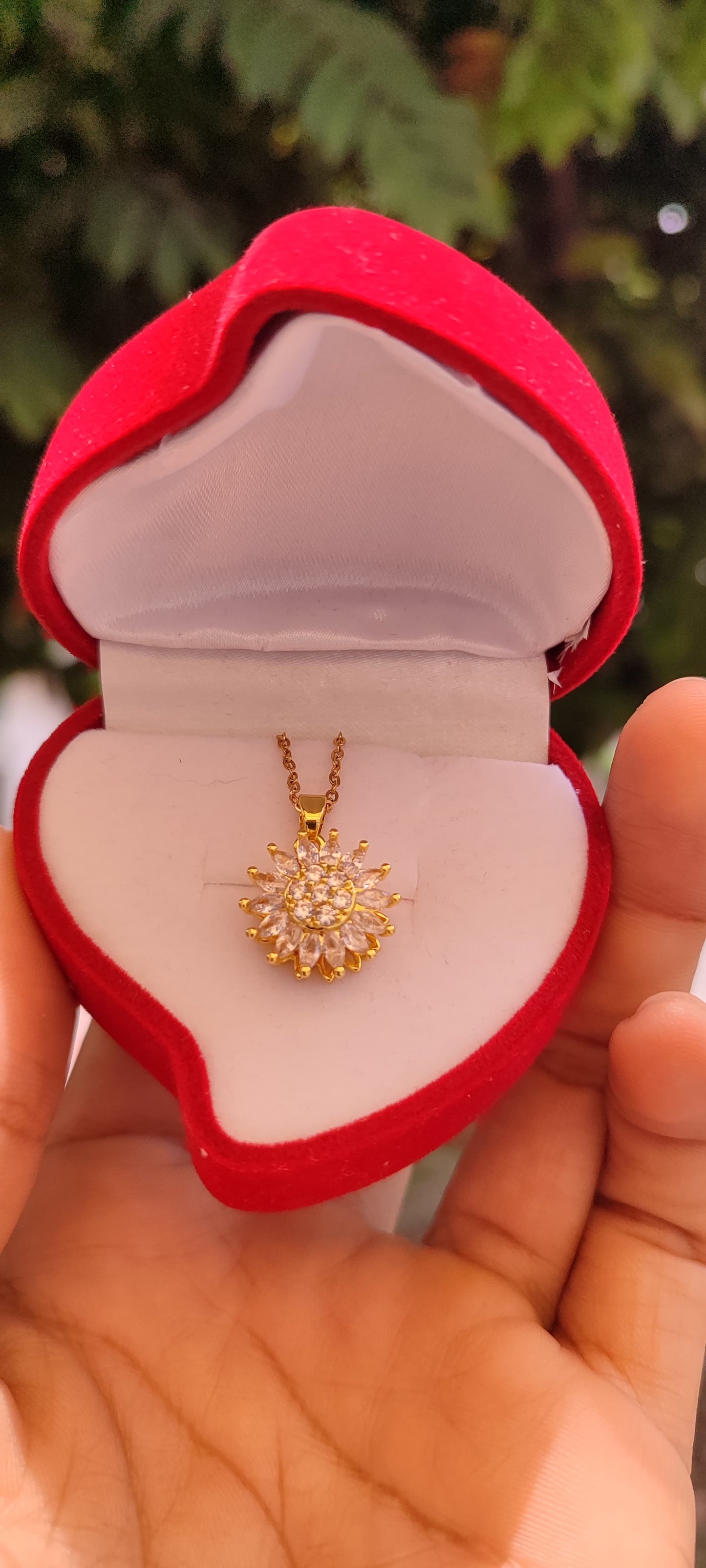 🌻 Encantador collar girasol giratorio - Diseño exclusivo en acero y cobre, caja de lujo. - Oferta 50% DCTO🏷️ 💥