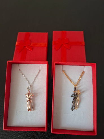 ❤️ Hermoso collar para parejas "Abrazo eterno" - Diseño europeo minimalista en acero inoxidable con caja de regalo 💥